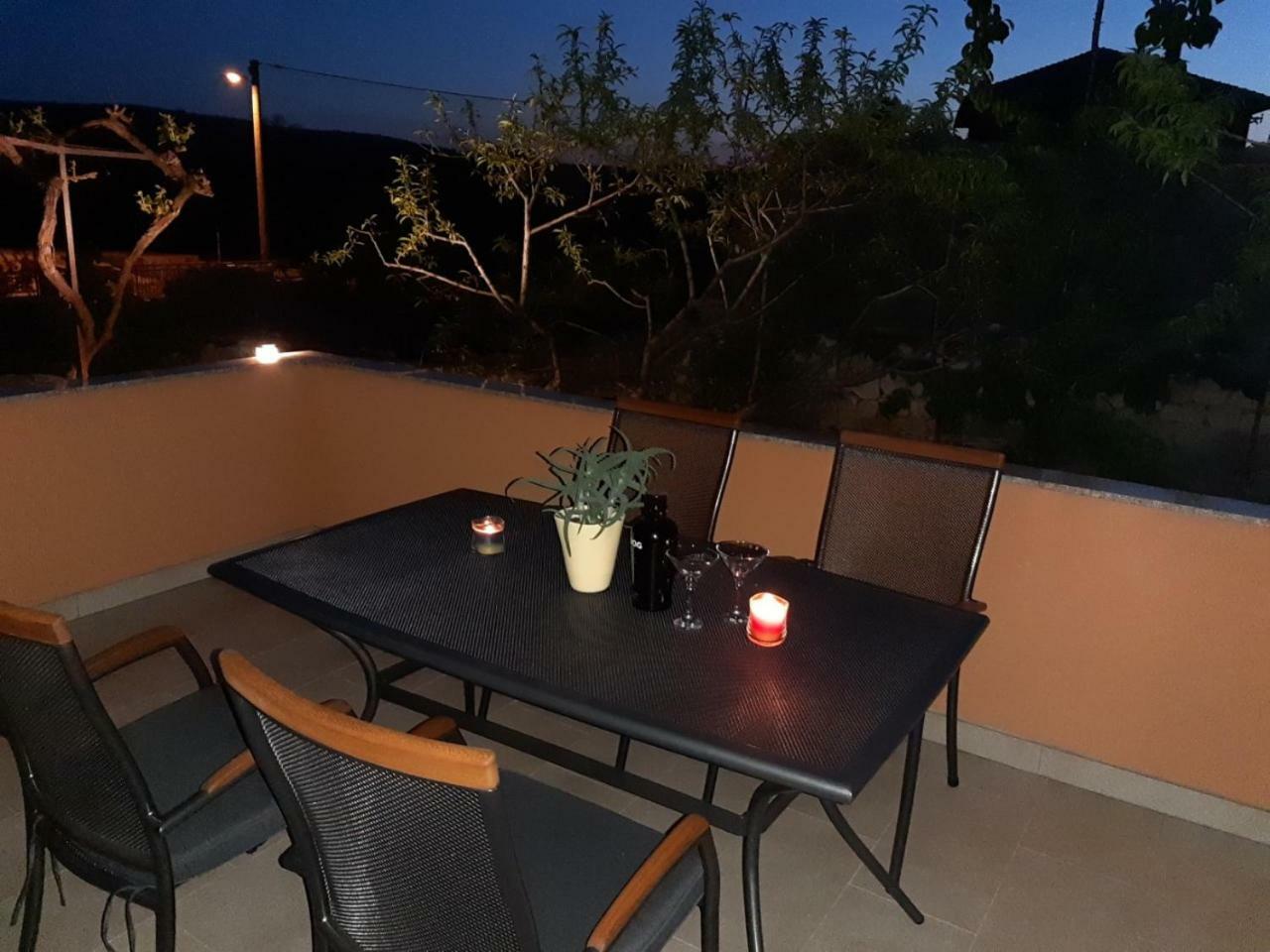Lanelu Apartman Rogoznica  Exteriör bild