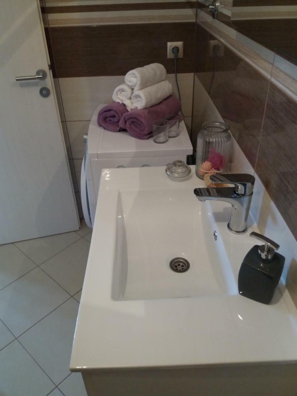 Lanelu Apartman Rogoznica  Exteriör bild