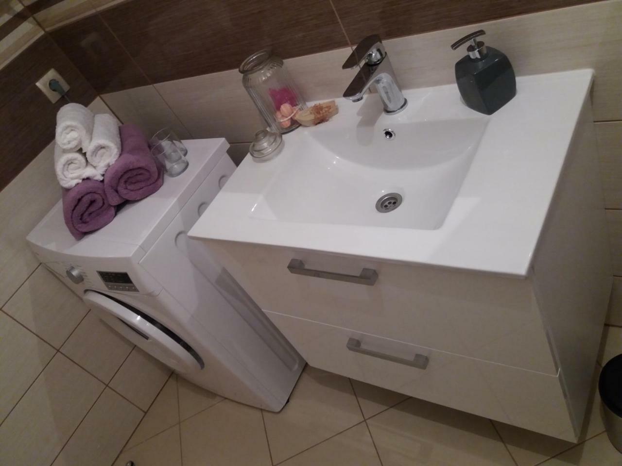 Lanelu Apartman Rogoznica  Exteriör bild