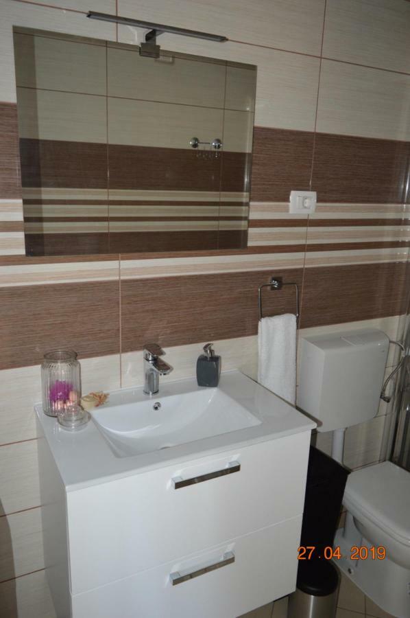 Lanelu Apartman Rogoznica  Exteriör bild