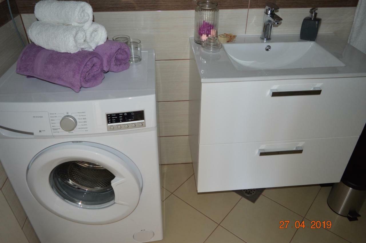 Lanelu Apartman Rogoznica  Exteriör bild