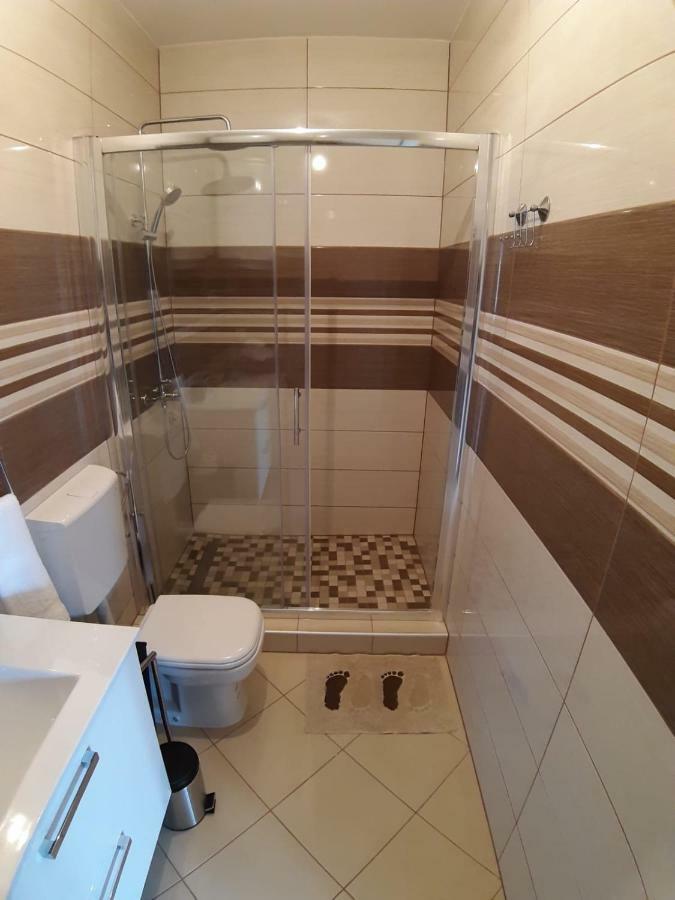 Lanelu Apartman Rogoznica  Exteriör bild