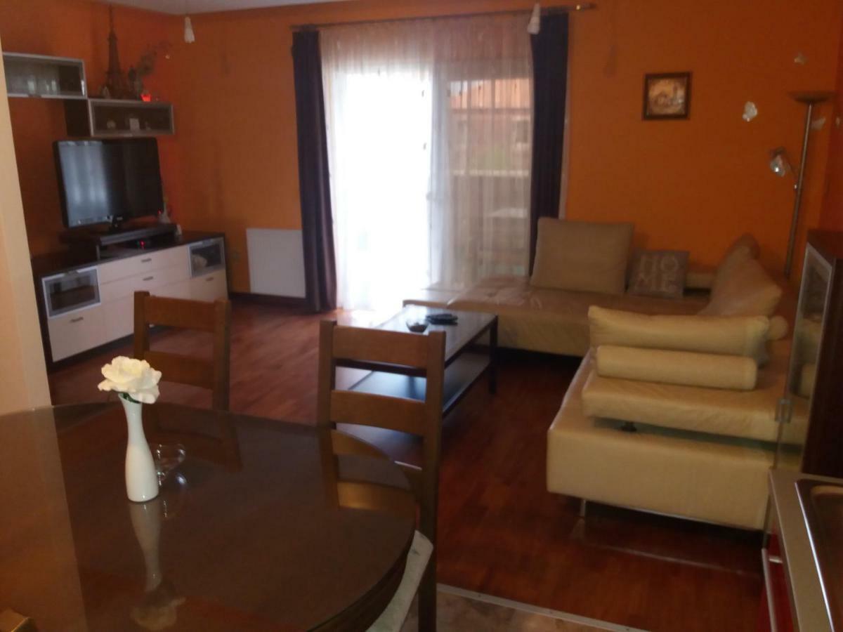 Lanelu Apartman Rogoznica  Exteriör bild