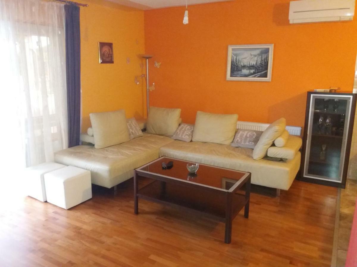 Lanelu Apartman Rogoznica  Exteriör bild