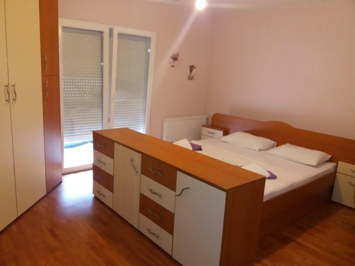 Lanelu Apartman Rogoznica  Exteriör bild